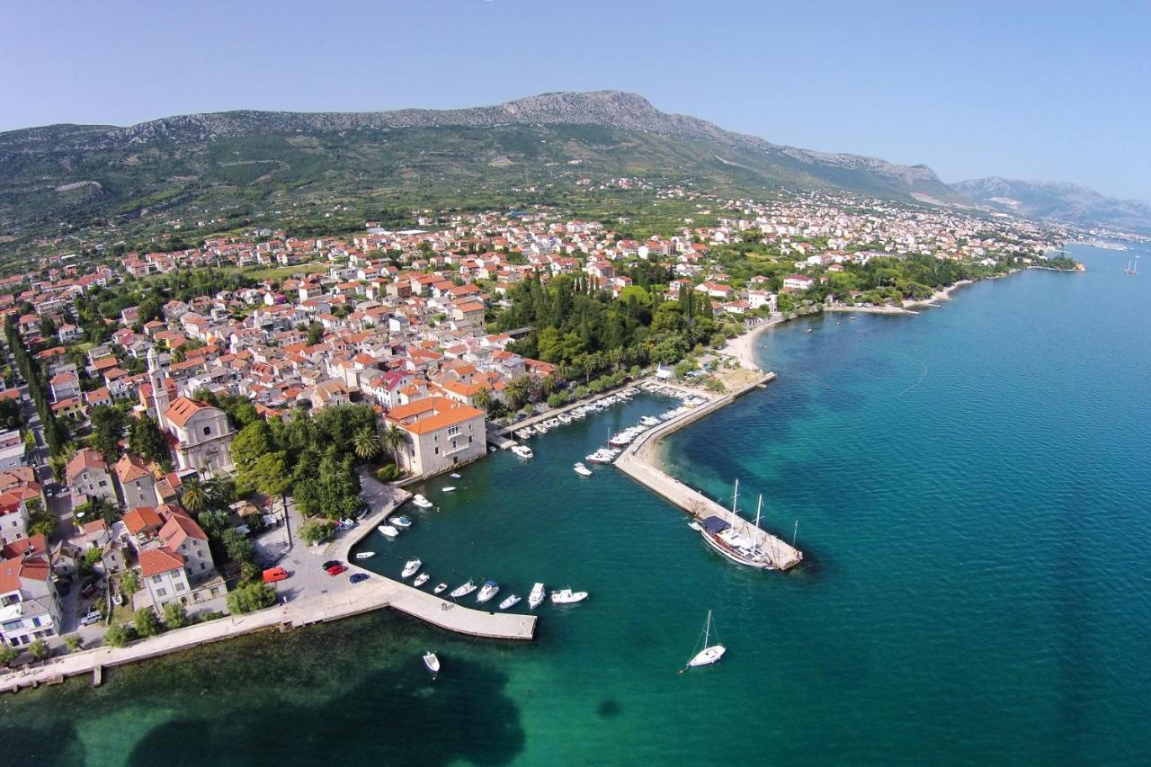 Apartments With A Parking Space Kastel Luksic, Kastela - 22071 Exterior photo